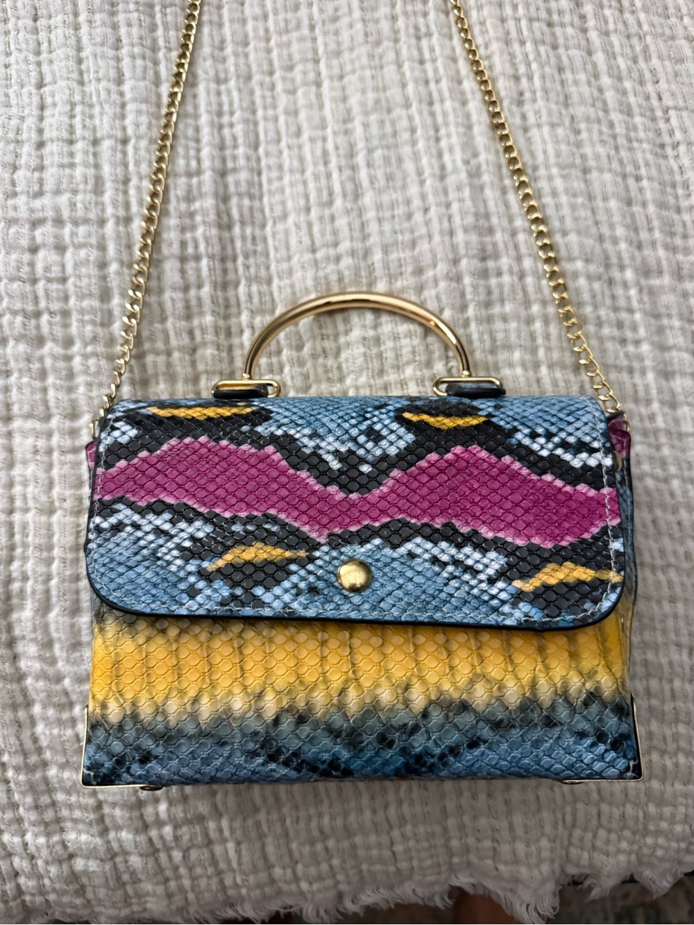 Colorblock Snake-Print Crossbody Bag with Gold Chain - Picture 2 of 7